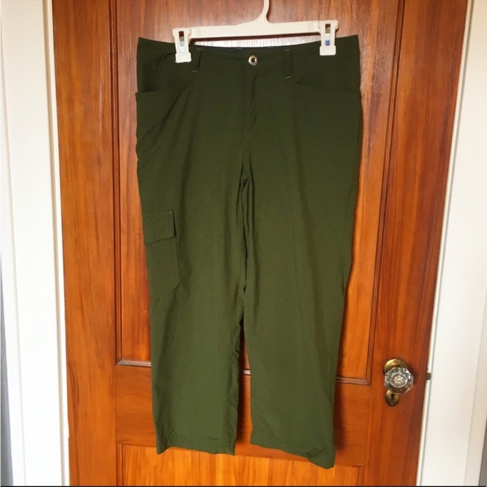 Patagonia Green Hiking Crops